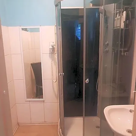 P33 Hostel *